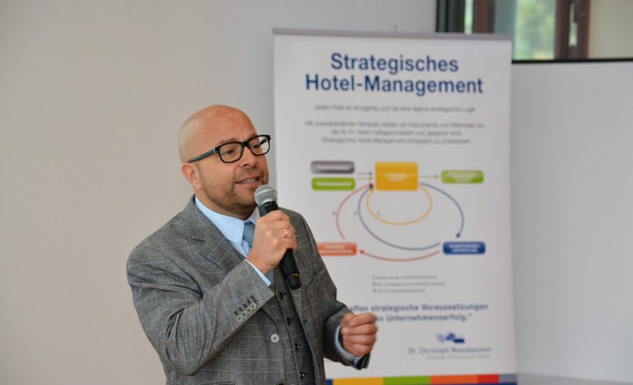 Strategisches Hotel-Management, Dr. Christoph Nussbaumer Strategy Consultants GmbH