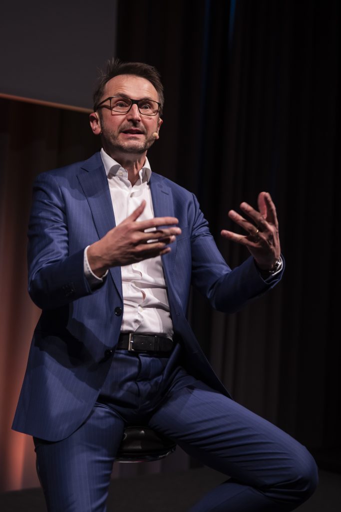 Redner und Mutmacher Jakob Lipp auf der Bühne